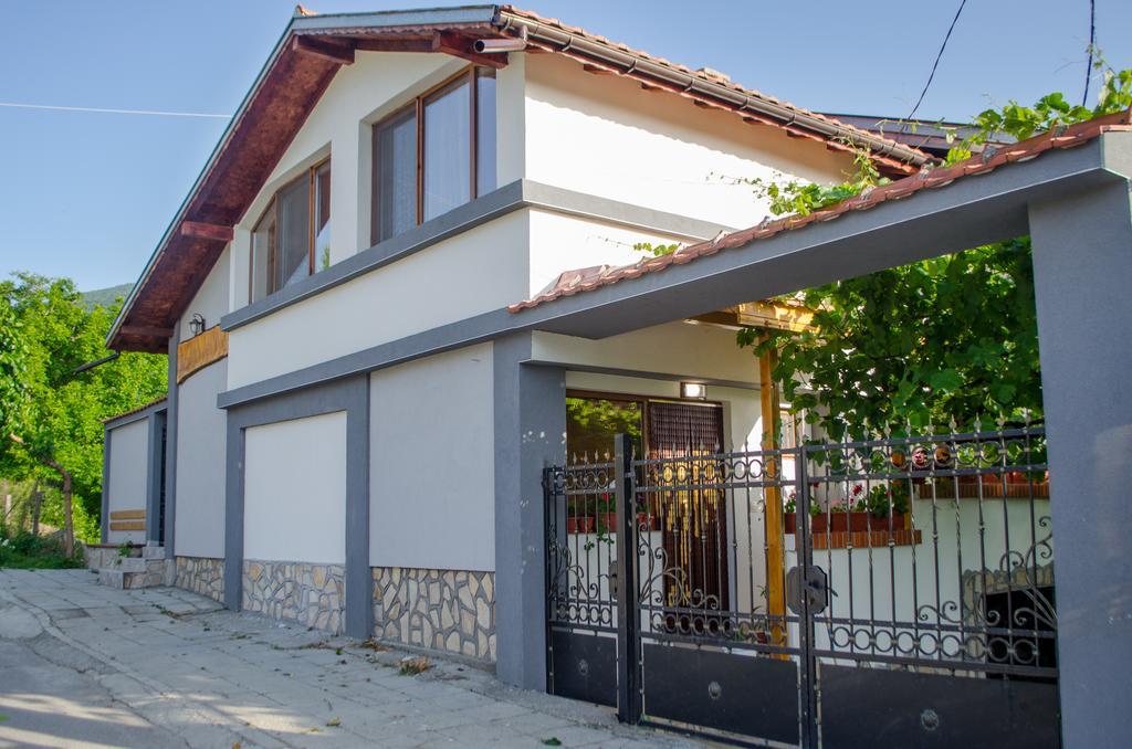 Guesthouse Juli ساباريفا بانيا المظهر الخارجي الصورة